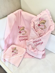 Бродиран персонализиран бебешки комплект "Меченце" 