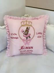 Бродирана персонализирана възглавничка за бебе "Кралско зайче"  - 40/40см. 