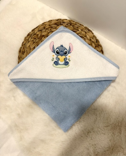 Бебешка бродирана хавлийка за баня "Стич" - синьо