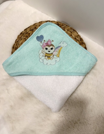 Бебешка бродирана хавлийка за баня "Пчеличка" - мента