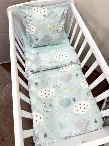 Бебешки спален комплект с олекотена завивка за малка кошара Next to me - "Облачета"