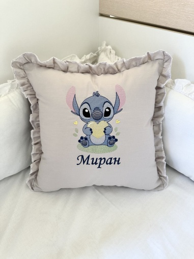 Бродирана персонализирана възглавничка за бебе "Стич"  - 40/40см.