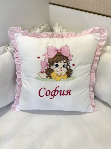 Бродирана персонализирана възглавничка за бебе "Момиченце" - розово  - 40/40см.