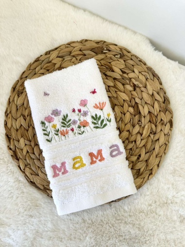 Персонализирани хавлии с цветна бродерия "Мама"