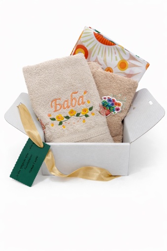 Подаръчен комплект с бродерия „Флорална елегантност“ 