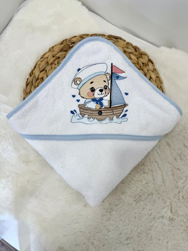 Бебешка бродирана хавлийка за баня "Моряче"