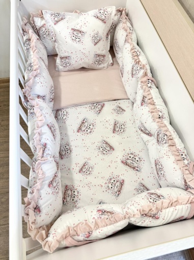 Бебешки спален комплект 8 части с обиколници "Котешка прегръдка" - пудра