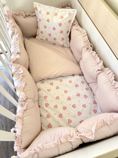 Бебешки спален комплект 8 части с обиколници "Сладки сърчица"