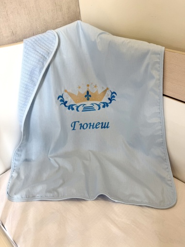 Персонализирано бебешко одеяло с бродерия "Корона" - синьо, 80/90см.