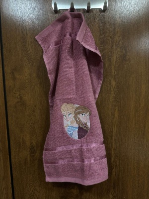 Детска кърпа за баня с бродерия - 30/50см. - Елза и Анна