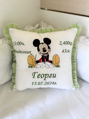 Бродирана персонализирана възглавничка за бебе "Мики Маус" - зелено - 40/40см.