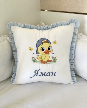 Бродирана персонализирана възглавничка за бебе "Пате" - синьо  - 40/40см.