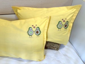 Комплект калъфки за възглавници с бродерия „Авокадо“