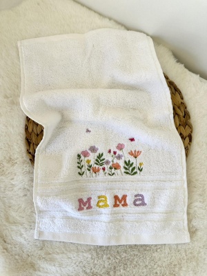 Персонализирани хавлии с цветна бродерия "Мама"