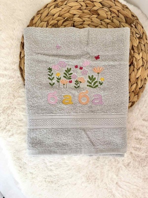 Персонализирана хавлия с цветна бродерия "Баба" - сива