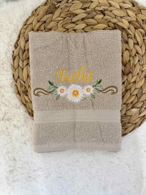 Персонализирана хавлия с цветя „Баба“