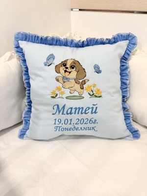 Бродирана персонализирана възглавничка за бебе "Кученце" - синьо - 40/40см.