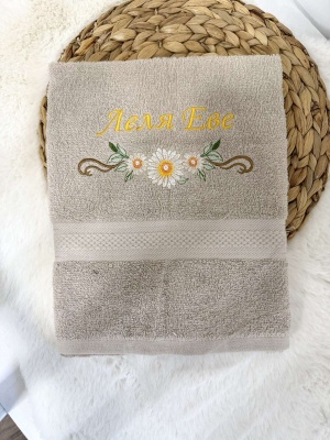 Персонализирана хавлия с цветя „Баба“