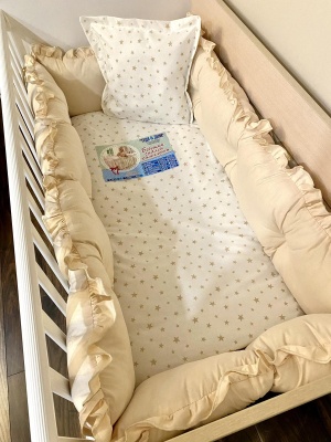 Бебешки спален комплект 8 части с обиколници "Малки бежови звездички"