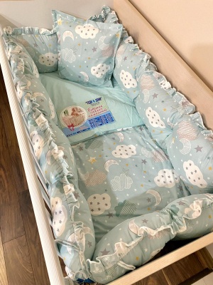 Бебешки спален комплект 8 части с обиколници "Сиви облачета"